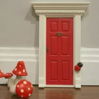 Red Fairy Door, non opening
